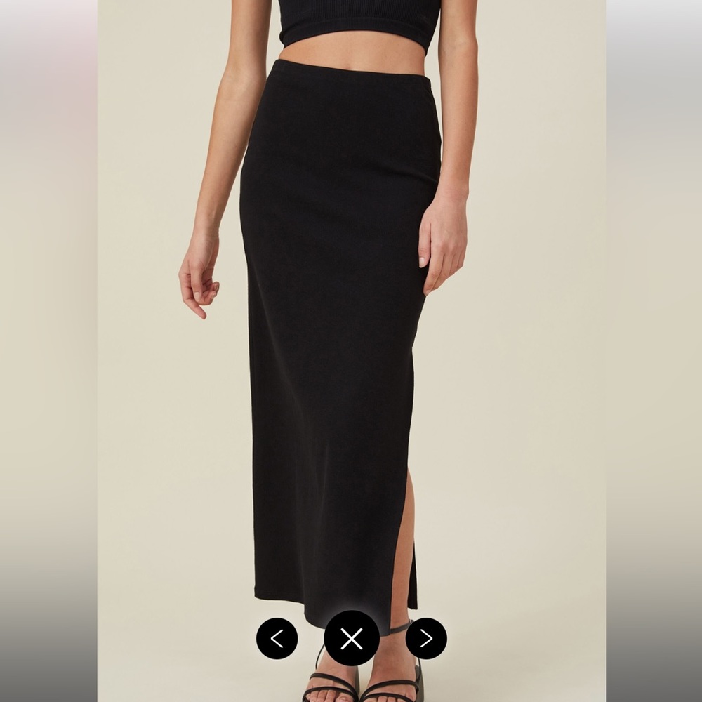 Ribbed midi slit skirt